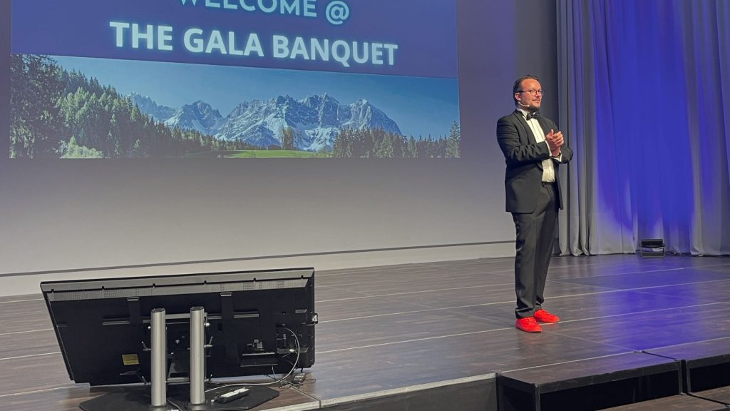 Berthold Baurek-Karlic presenting on stage